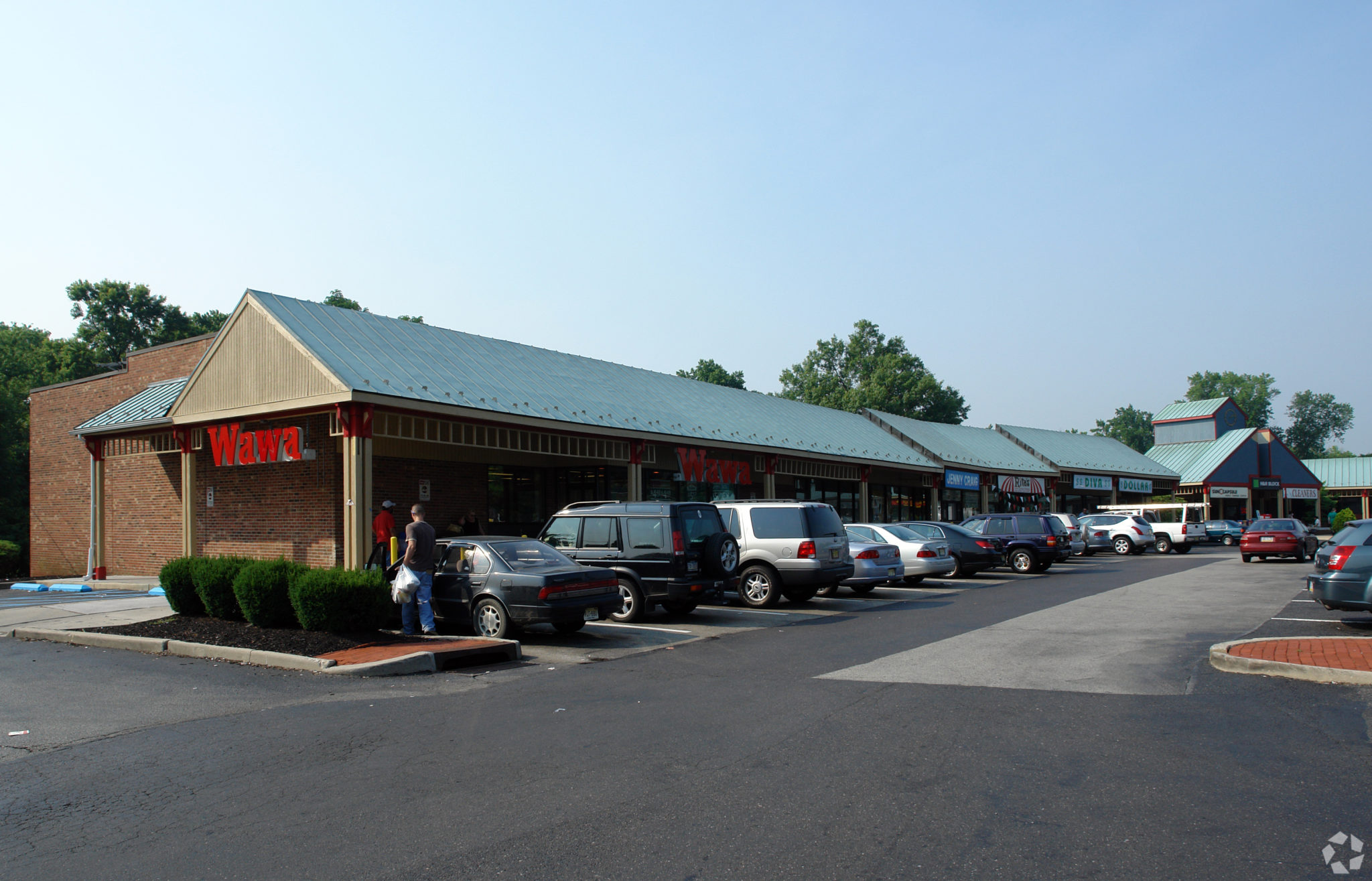 Premier Cherry Hill Retail Space for Lease in the Crossroads Plaza